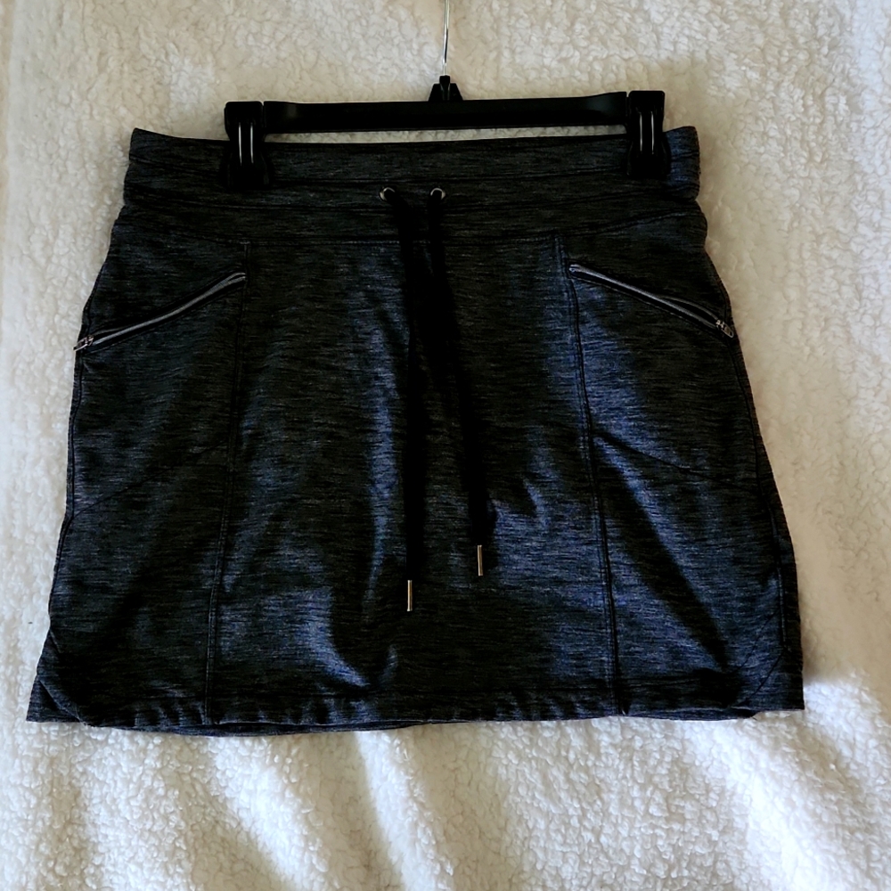 Athleta Dark Gray and Black Skort Front Zip Pockets, reg back pockets Size Small